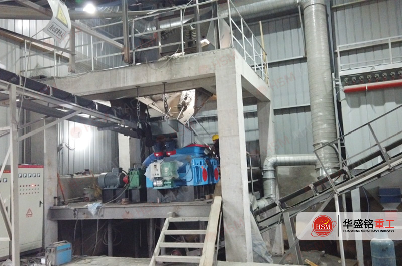 江南在线体育中国有限公司 800×600对辊  破碎石灰石现场
